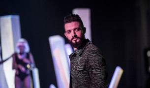 Той се чувства много добре, има цяла армия