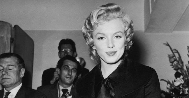 В наши дни не са малко знаменитите личности които осиновяват