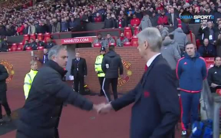 Ръкостискане на точката на замръзване между Моу и Венгер