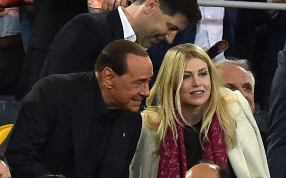 Феновете на Милан разчувствали Берлускони