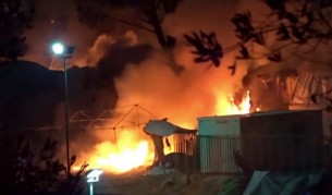 Майка и дете загинаха в пожар в бежански лагер в Гърция