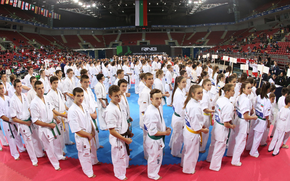 Двама българи достигнаха до срещите за бронзовите медали на Световна младежка лига по карате
