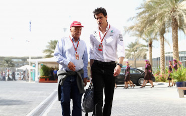 Шеф на Мерцедес: Не искаме да влизаме във войни при търсенето на нов пилот