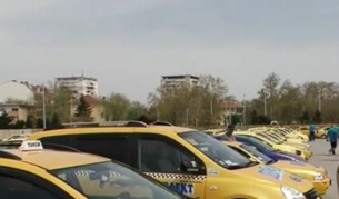 Шофьори на таксита в Пловдив: Минаваме в сивия сектор