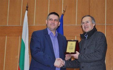 Лудогорец дари премии на сираче от Хитрино