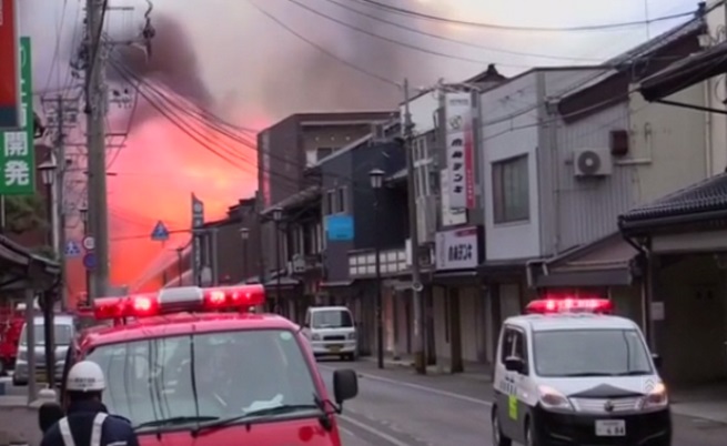 Пожар изпепели 140 сгради в Япония