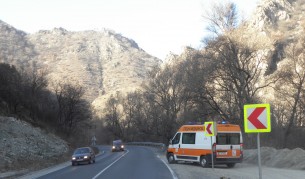 Жесток сблъсък в тир, младеж загина, трима ранени