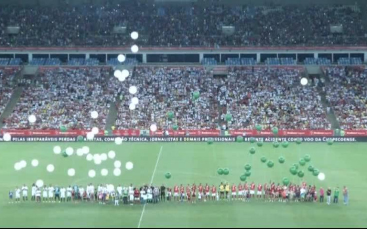 Зико и Неймар в мач в памет на Шапекоензе