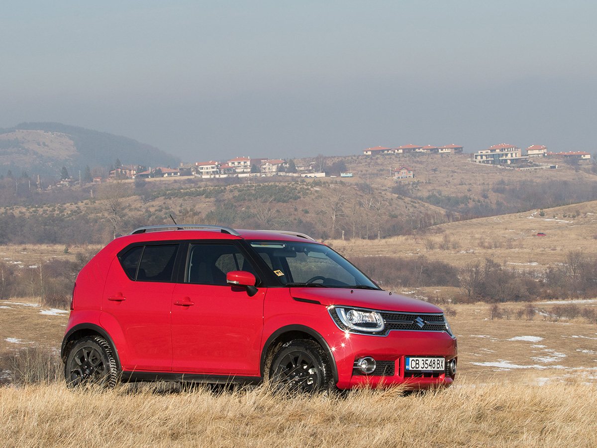 Suzuki Ignis не е най-бързият, нито е най-икономичният, със сигурност не е най-комфортният. Но без съмнение е най-компактният, има офроуд характеристики, с които ще засрами поне половината от SUV моделите два сегмента над него, а фактът, че е произведен в Япония, е атестат за качество, който клиентите ценят високо.