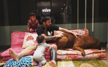 Меси отново умили със семейна снимка