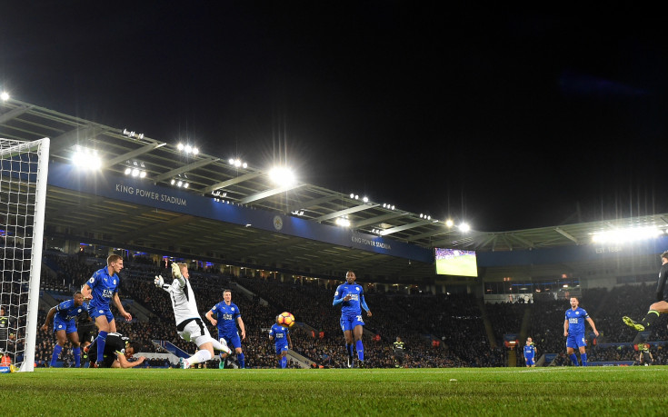Челси се завърна към победите, въпреки скандала