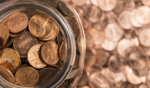 Американец плаща данъка за колите си с монети по 1 цент
