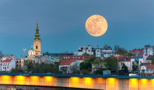 Градът, който е наблизо и си заслужава да посетим