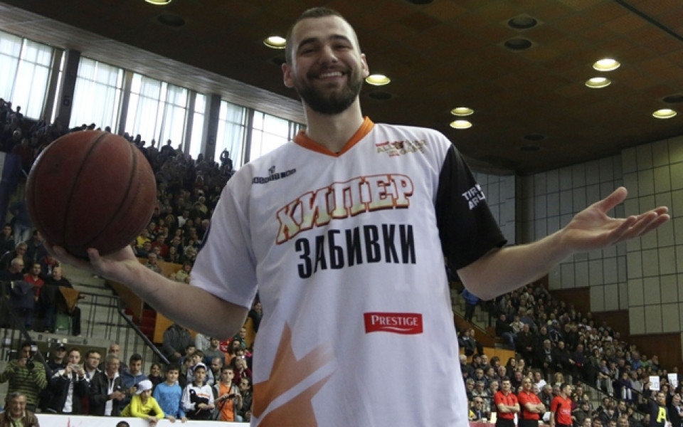 В Сърбия се впечатлиха как бг-баскетболист имитира Божинов