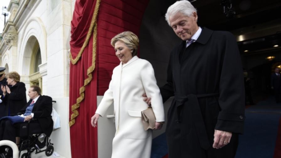 Бомба в дома на Бил и Хилари Клинтън