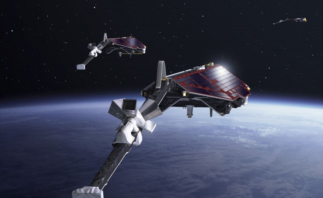 Астрономи опитват да спасят важен сателит от сблъсък