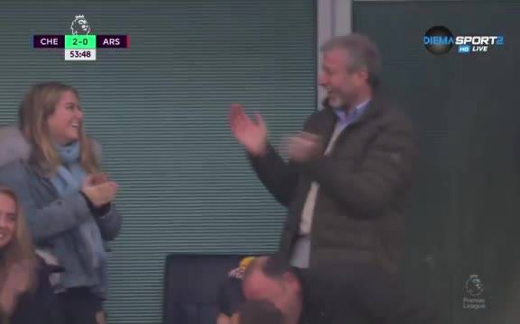 Азар натръшка грозно защитниците на Арсенал