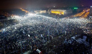Румънците с най-масовия протест от 28 г.: Българи, благодарим
