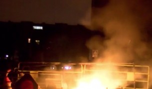 Пламъци в Париж, след като полицаи изнасилиха чернокож