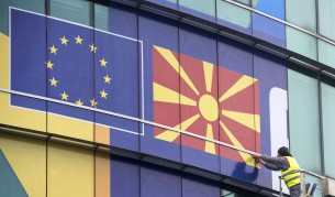 Македонска телевизия: Ново име за Македония, план за ЕС