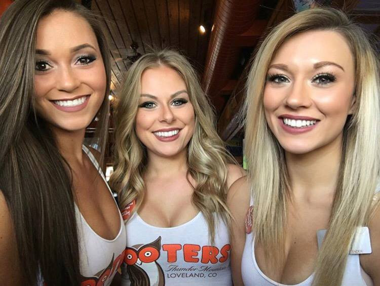 Момичетата на Hooters1