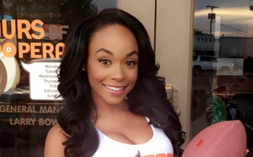 facebook.com/hooters/