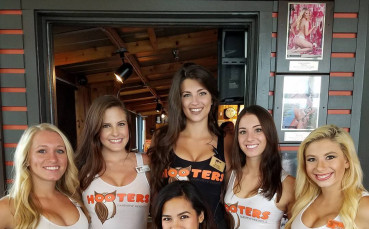 facebook.com/hooters/