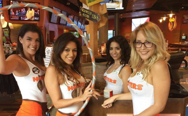 facebook.com/hooters/