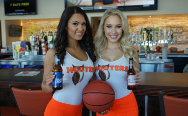 facebook.com/hooters/