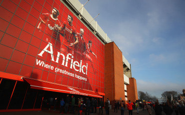 Нагъл апаш използва мач да обере пекарна, плячката му - жалка