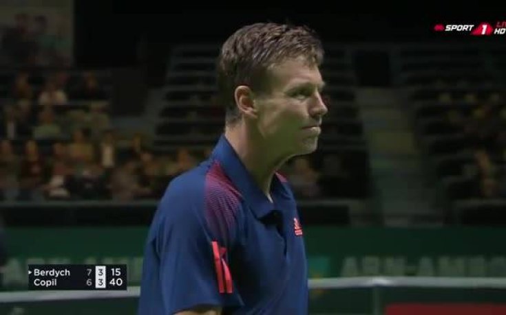 Бердих с леки трудности стигна втория кръг в Ротердам