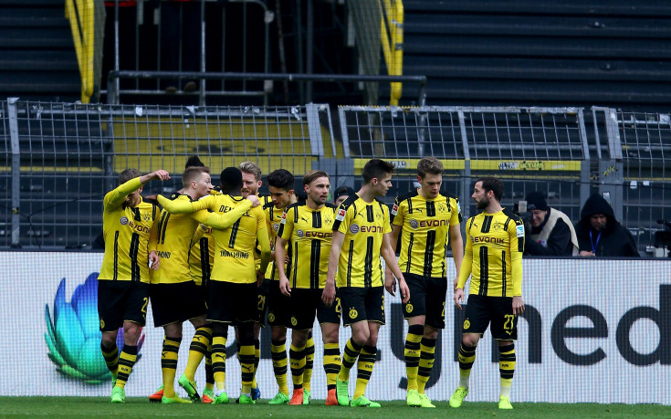 Пред пустеещата „Жълта стена“ Дортмунд изкорми Волфсбург