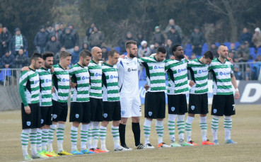 Култова фигура почерпи за рожден ден в Черно море