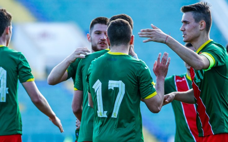 Кадри от сблъсъка между мъжкия и младежкия състав на България