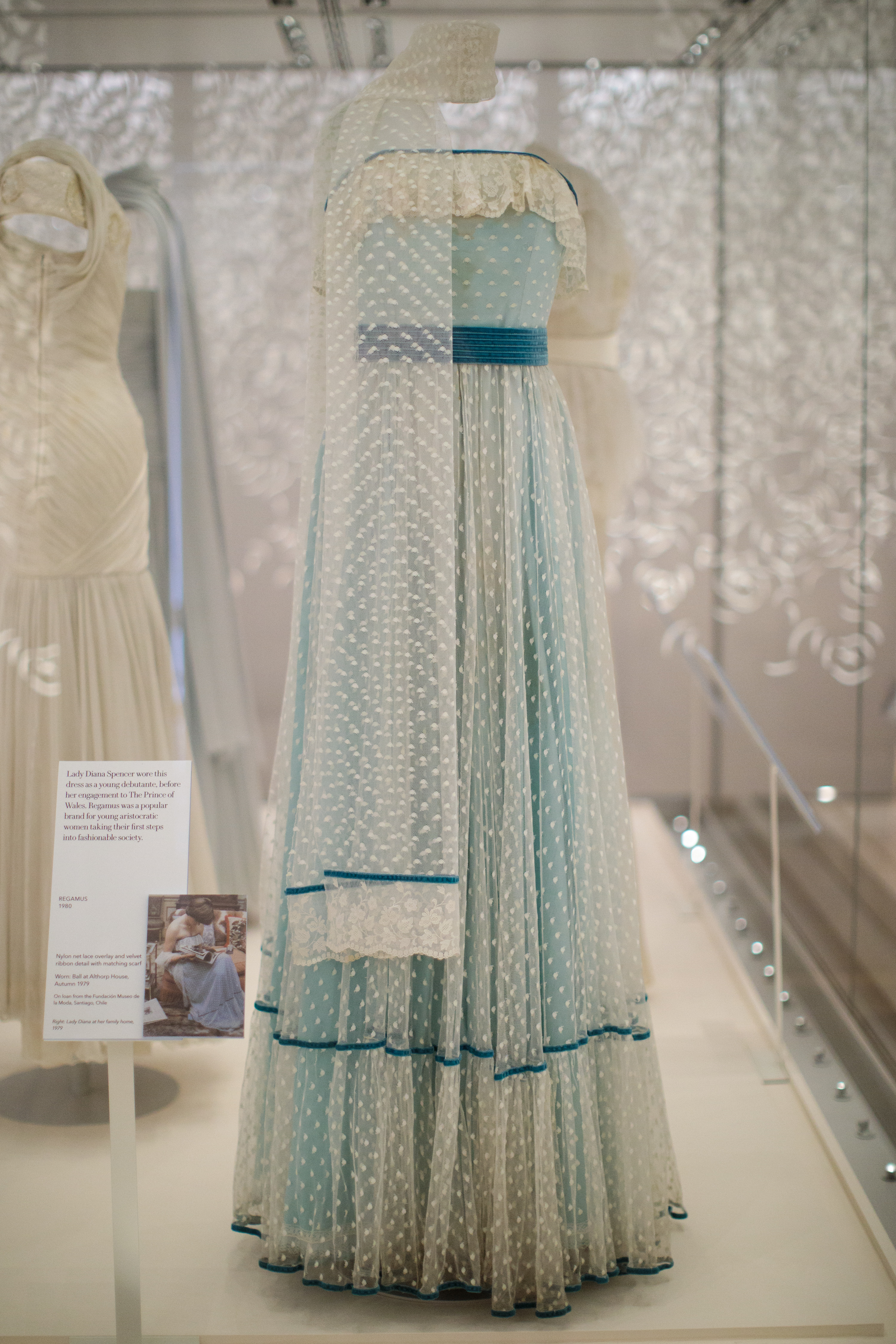 Изложба в двореца Кенсингтън в Лондон, Великобритания, която включва някои от първите рокли и тоалети на принцесата, ще отвори врати за посетители на 24 февруари