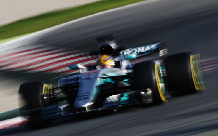 Мерцедес с шумна заявка още в първия ден на тестове