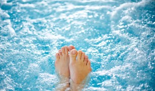 Детето, засмукано от джакузи, излезе от кома