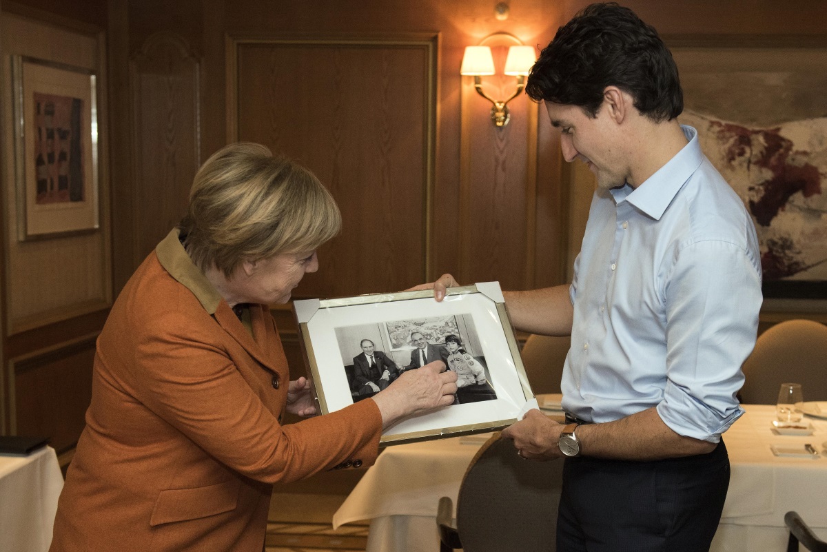 Джъстин Трюдо е 23-ият министър-председател на Канада. Той зае поста си през ноември 2015 г. В миналото за известно време Трюдо е работил като учител. След смъртта на баща си - Пиер Елиът Трюдо, 15-ят премиер-министър на Канада, Джъстин Трюдо започва активно да се занимава с политика. През 2005 г. сключва брак с Софи Грегори, от която има три деца.