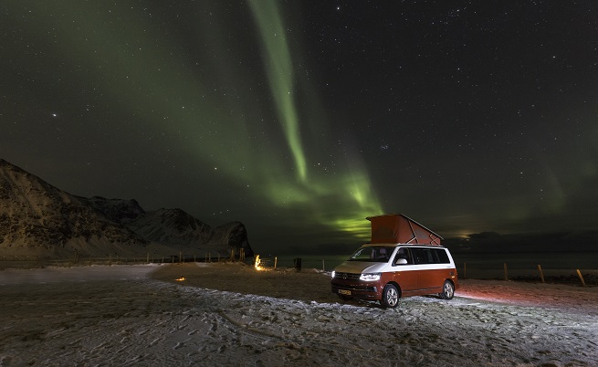 На живо цветовете на Aurora borealis не са толкова наситени, но зрелището си заслужава ненормалните цени в Норвегия.