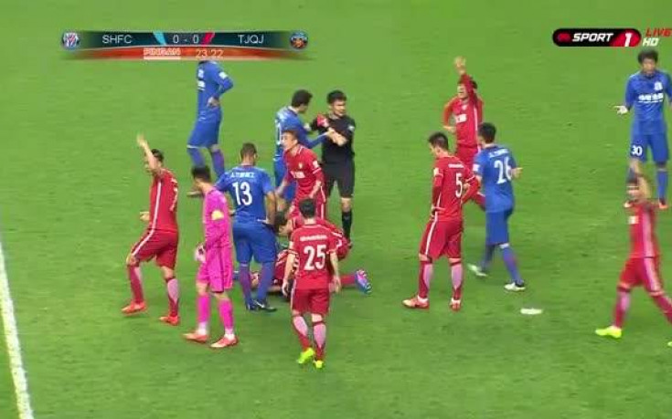 Фаулът, който разтресе Китай и коства кариерата на един играч