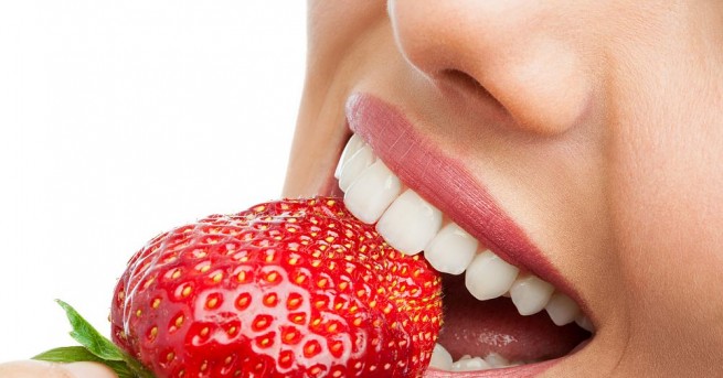 Според проучвания белите зъби са привлекателни защото са признак добро