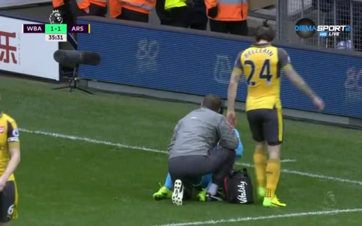 Най-опитният в отбраната на Арсенал окапа