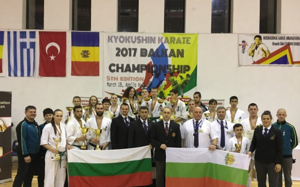 Фурор на българския отбор на Балканското по карате в Румъния