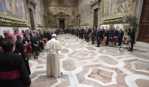 Радев и първата дама при папата, той го поздрави пръв