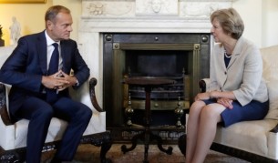 Първата среща на Тереза Мей и Доналд Туск в Лондон през септември 2016 г.