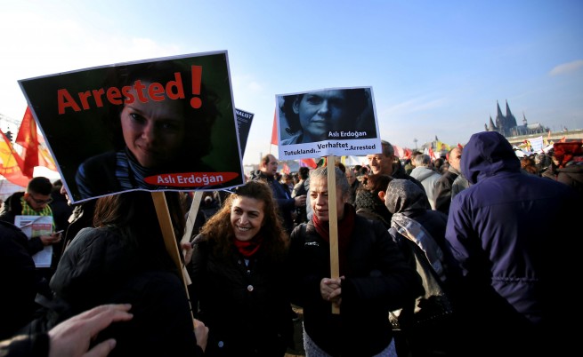 Протест в германския град Кьолн на кюрди и алеви срещу турските репресии