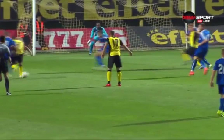 Тодор Неделев вкара от дузпа, Ботев поведе