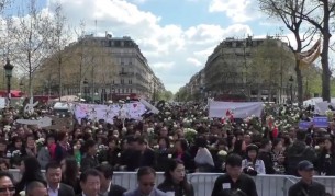 Войната на китайците в Париж не спира