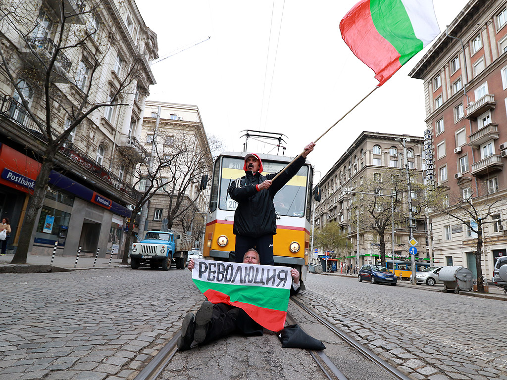 Протест пред КЕВР срещу увеличението на цените