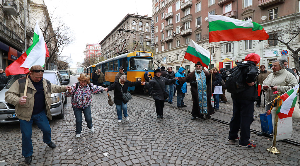 Протест пред КЕВР срещу увеличението на цените